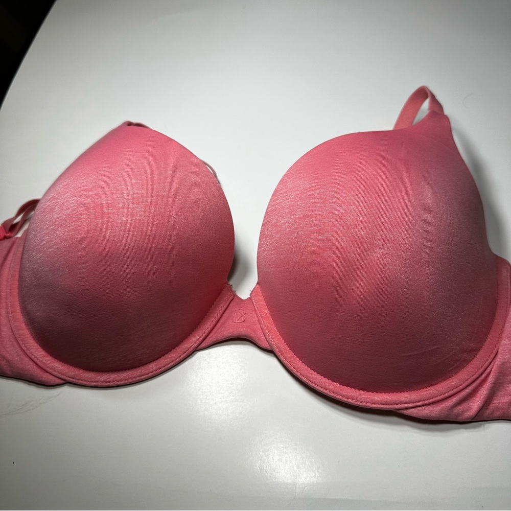 Victoria Secret 34 DD underwire padded perfect coverage bra with spot